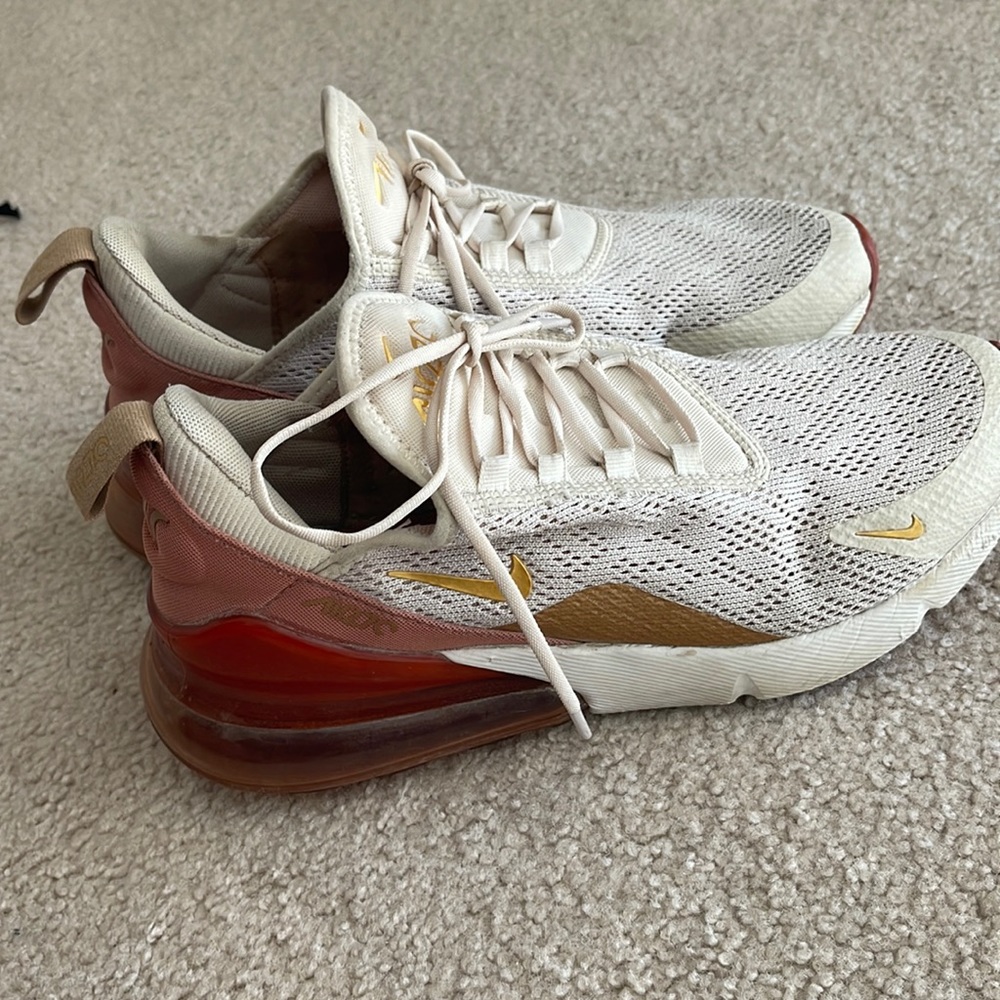 Nike woman’s Airmax 270. Unique color combo. Size 8